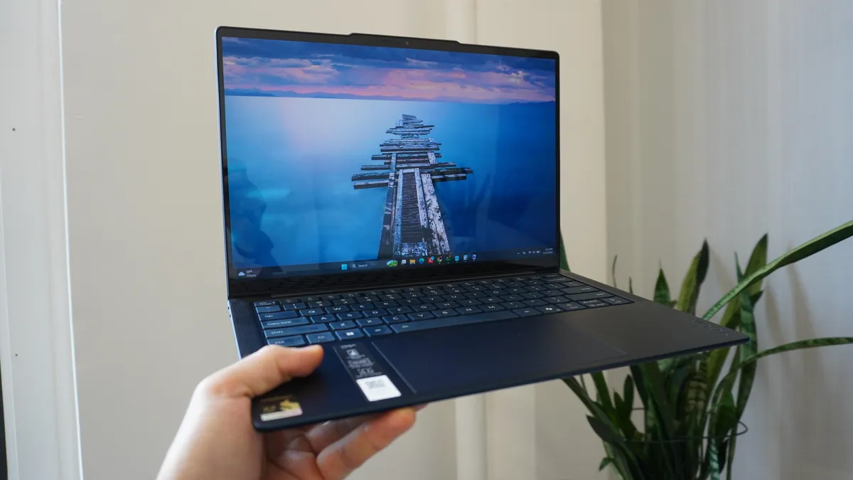 Notebook Lenovo Yoga Slim 7i: Desempenho Premium e Portabilidade Extrema
